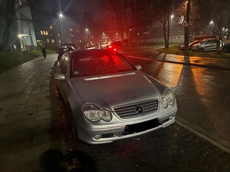 Grau Gebraucht 2001 Mercedes C200 Coupé | 4.000 € - Bild 1/2