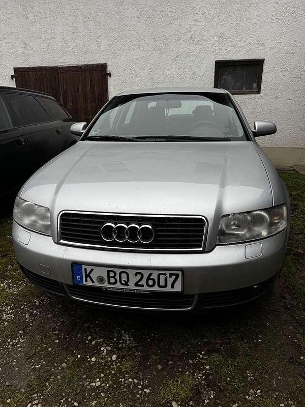 Silber Gebraucht 2003 Audi A4 Limousine | 2.000 € (Guter Preis) - Bild 1/4