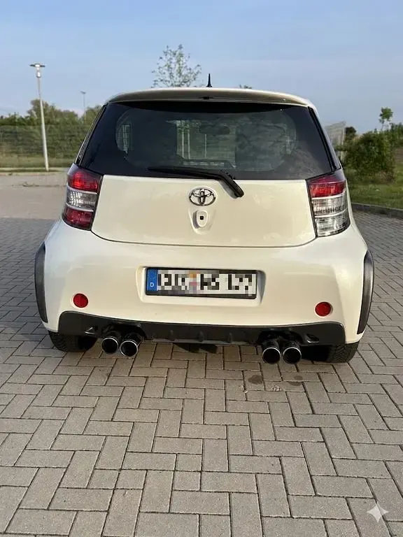 Gebraucht Toyota iQ 68 PS (50 kW) 2011 Weiß Kleinwagen