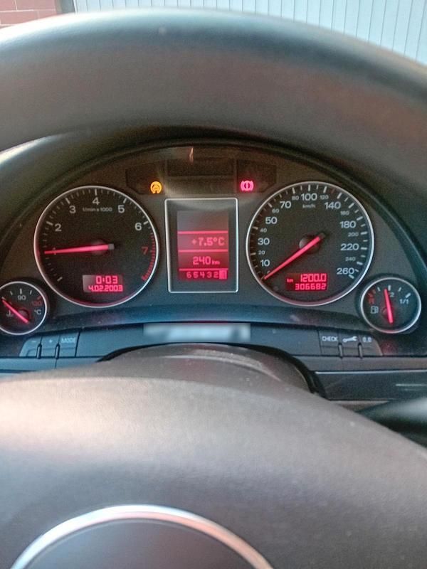 Gebraucht Audi A4 131 PS (96 kW) 2003 Silber Limousine