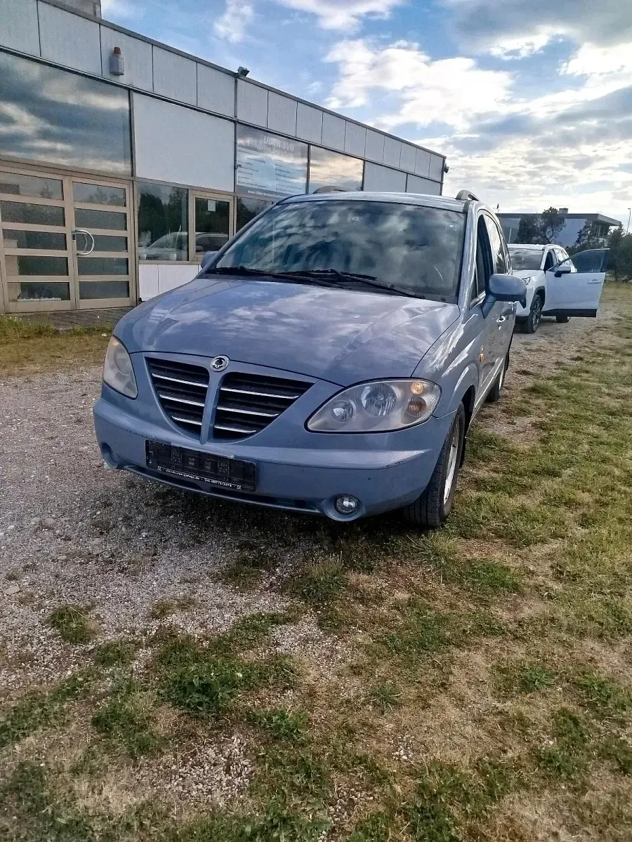 Usata SsangYong Rodius 163 CV (119 kW) 2005 Blu Monovolume