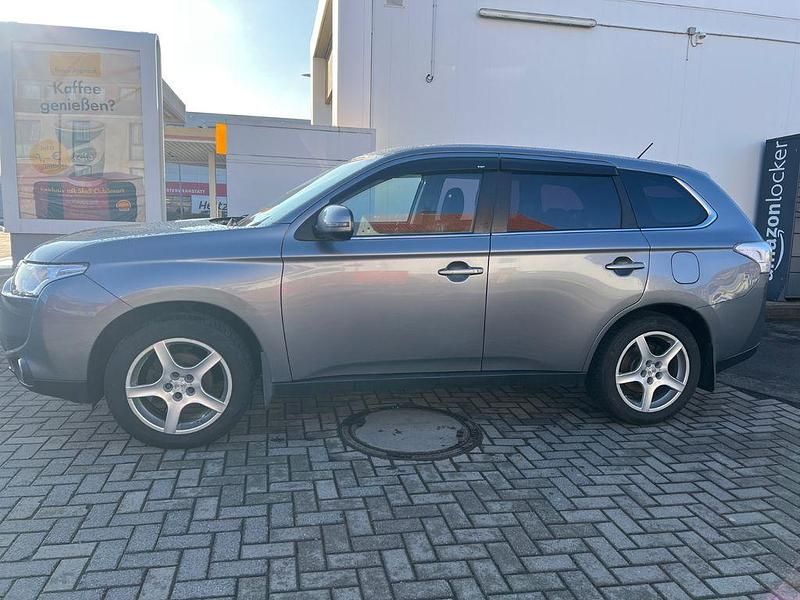 Gebraucht Mitsubishi Outlander Classic Collection 150 PS (110 kW) 2015 Grau SUV