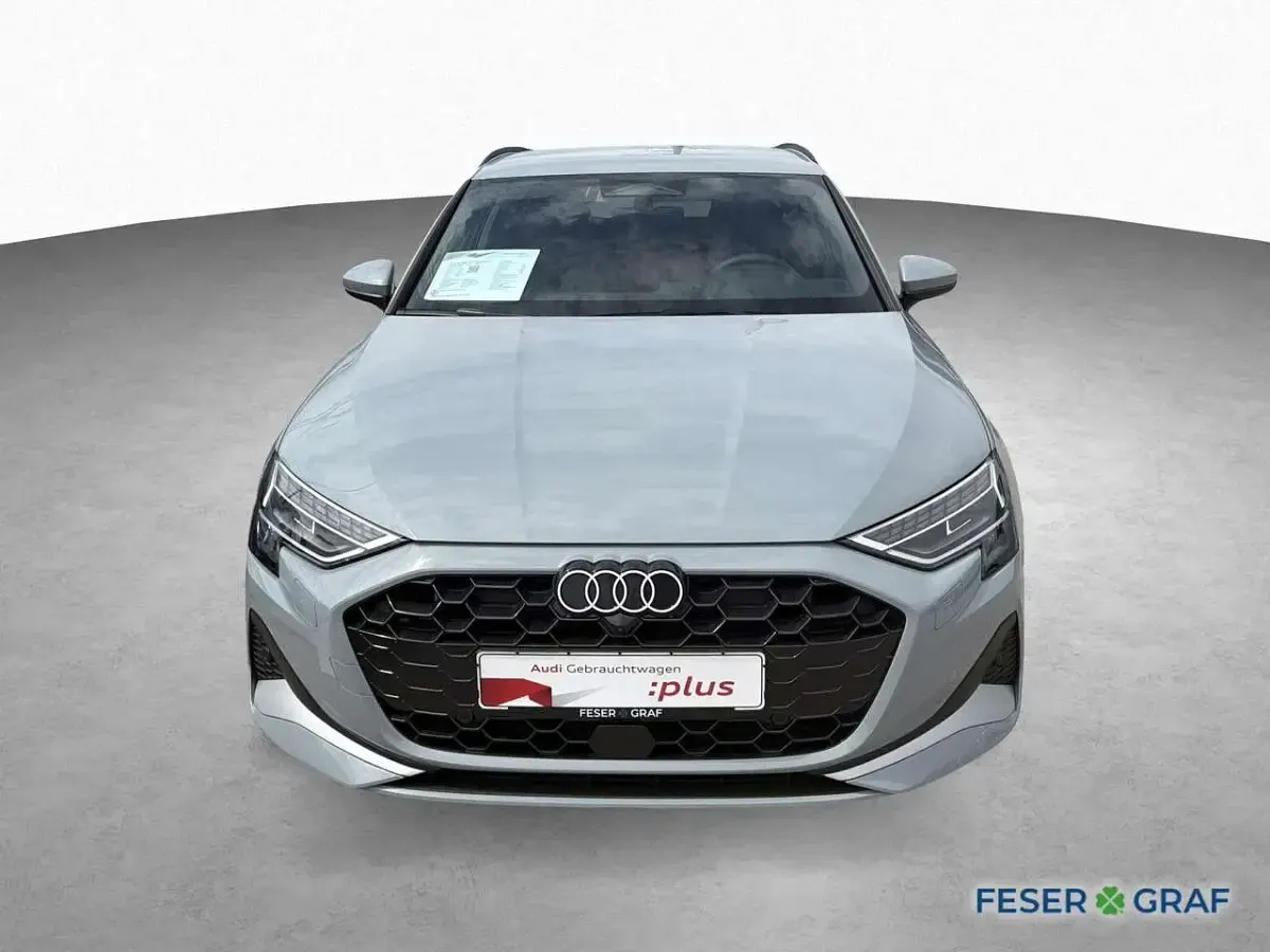 Gebraucht Audi A3 Ambiente 150 PS (110 kW) 2025 Pfeilgrauperleffekt Limousine
