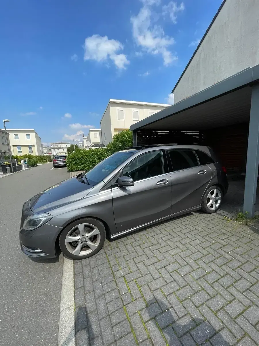 Gebraucht Mercedes B200 156 PS (114 kW) 2012 Silber Kleinwagen