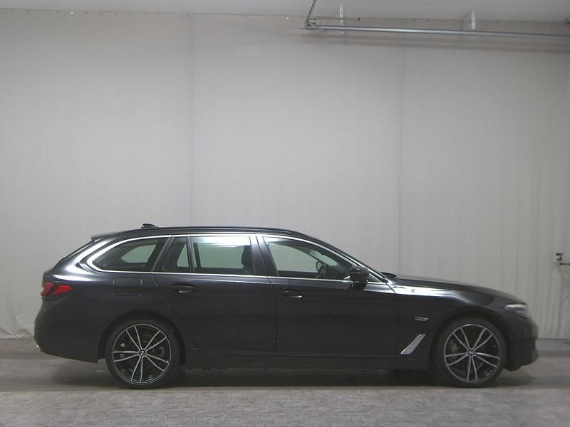 Schwarz Gebraucht 2022 BMW 530e Sport Line Kombi | 24.480 € (Guter Preis) - Bild 1/4