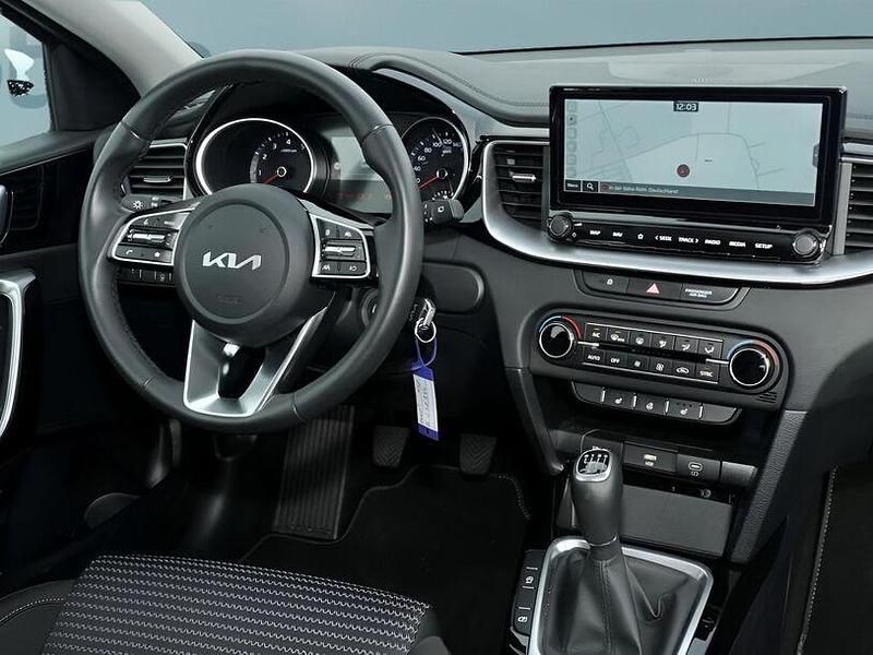 Gebraucht Kia Ceed 140 PS (102 kW) 2025 Weiss Kleinwagen