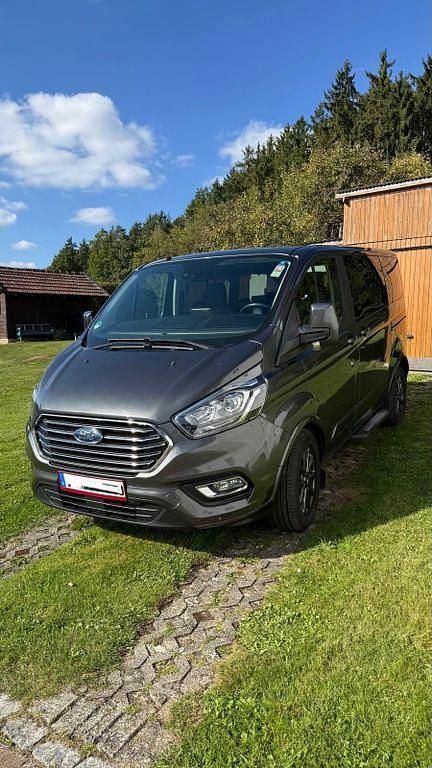 Grau Gebraucht 2018 Ford Tourneo Custom Titanium Van | 27.600 € (Fairer Preis) - Bild 1/4