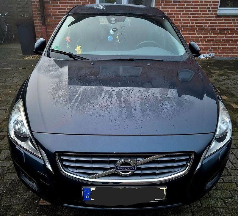 Grau Gebraucht 2011 Volvo V60 Momentum Kombi | 8.500 € (Guter Preis) - Bild 1/3