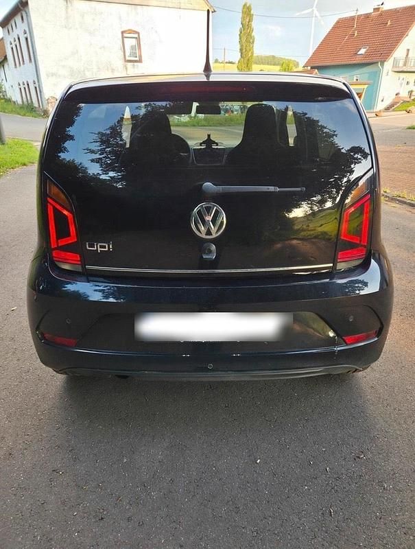 Second-hand VW up! Edition 90 CP (66 kW) 2018 Negru Hatchback
