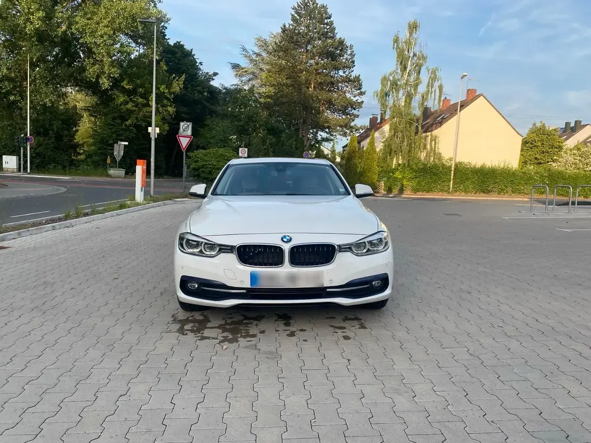 Gebraucht BMW 318 Sport Line 150 PS (110 kW) 2016 Weiß Limousine