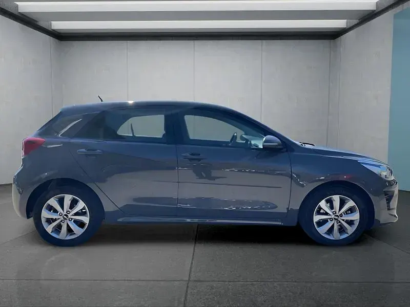 Używany Kia Rio Vision 101 KM (74 kW) 2023 Szary Hatchback