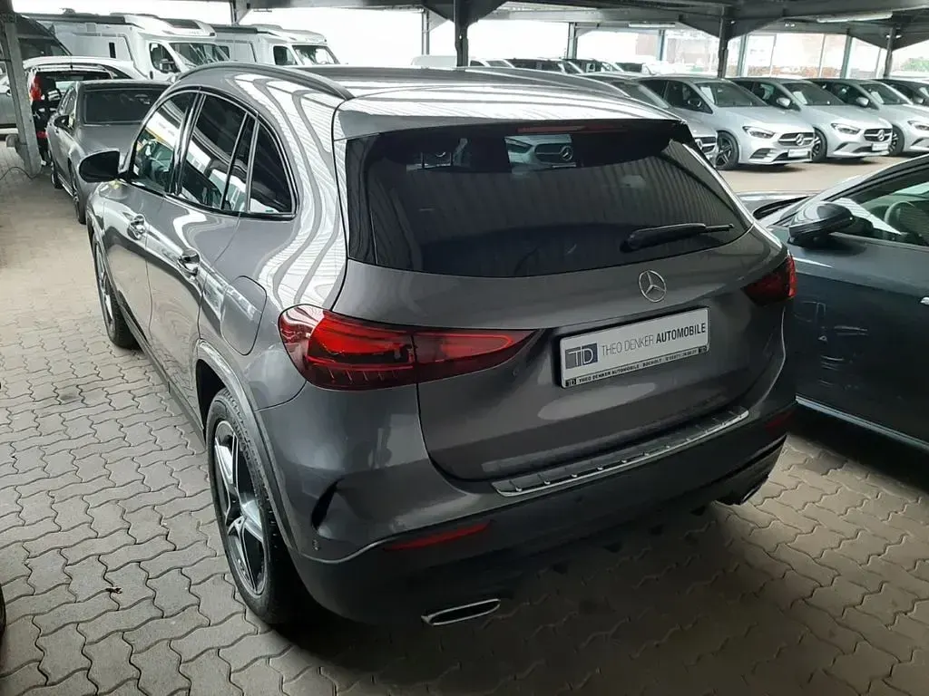 Gebraucht Mercedes GLA200 Advanced 163 PS (119 kW) 2024 Mountaingrau SUV