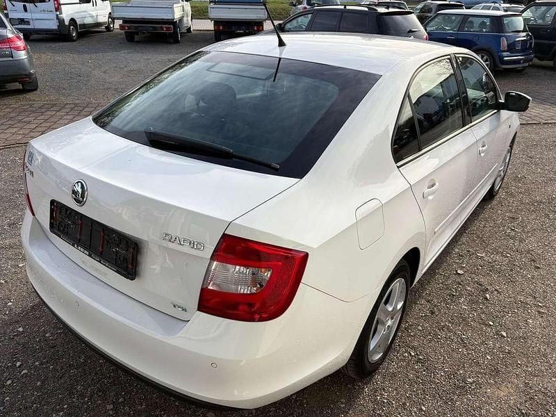 Gebraucht Skoda Rapid Active 75 PS (55 kW) 2013 Weiß Kleinwagen
