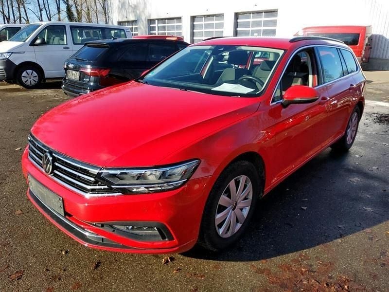Rot Gebraucht 2023 VW Passat Limousine | 23.190 € (Superpreis) - Bild 1/4