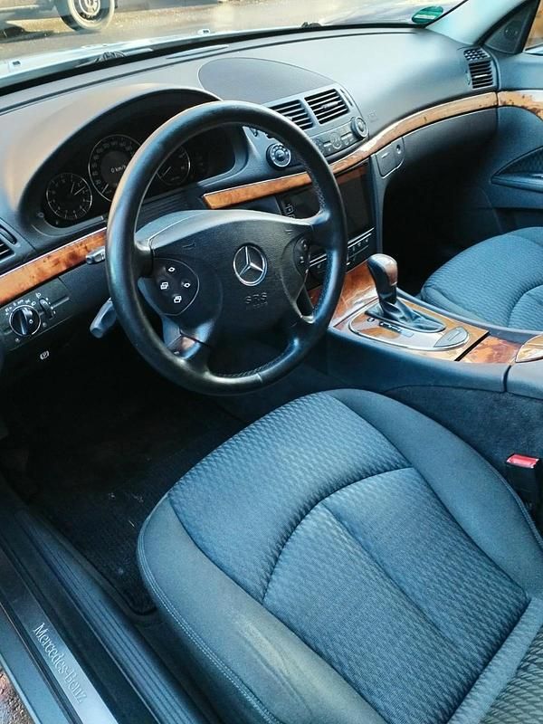 Gebraucht Mercedes E280 180 PS (132 kW) 2005 Grau Limousine