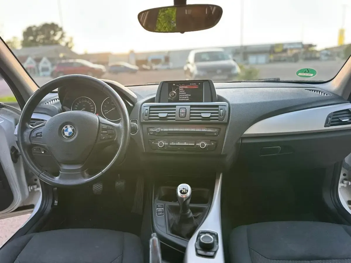 Gebraucht BMW 114 102 PS (75 kW) 2014 Weiß Kleinwagen
