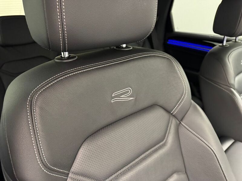 Gebraucht VW Touareg R-line 286 PS (210 kW) 2022 Black metallic SUV