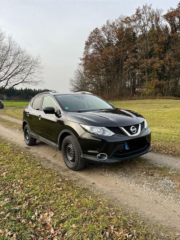 Schwarz Gebraucht 2016 Nissan Qashqai N-Connecta SUV | 11.900 € (Etwas zu teuer) - Bild 1/4