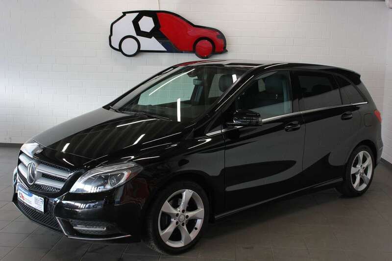 Kosmosschwarz metalliclack Gebraucht 2013 Mercedes B180 Van / Kleinbus | 11.990 € (Etwas zu teuer) - Bild 1/4