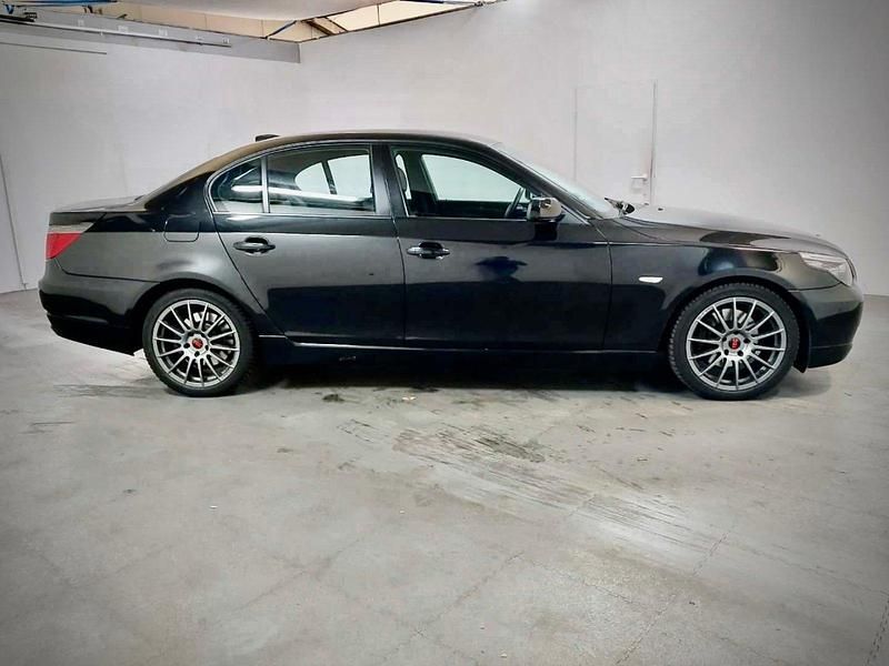 Schwarz Gebraucht 2009 BMW 523 Lifestyle Limousine | 8.490 € (Fairer Preis) - Bild 1/4