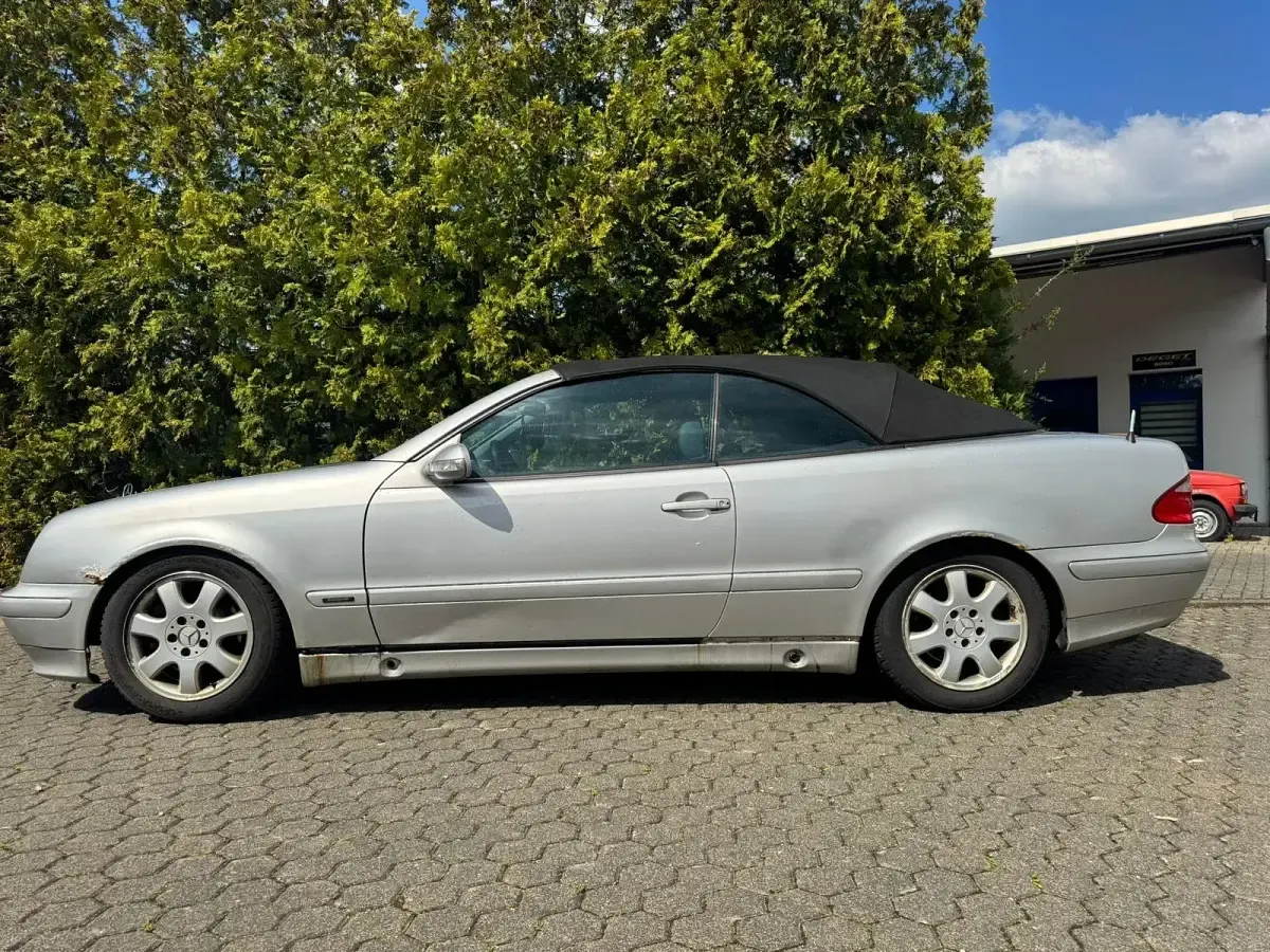 Gebraucht Mercedes CLK230 Avantgarde 197 PS (144 kW) 2001 Silber Cabrio