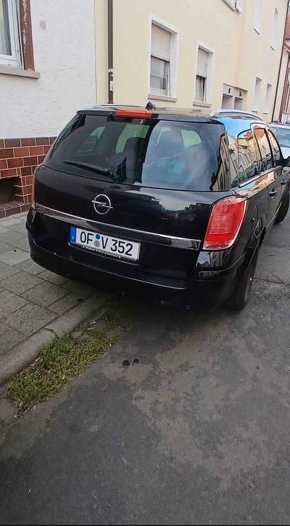 Gebraucht Opel Astra Edition 125 PS (91 kW) 2005 Schwarz Limousine