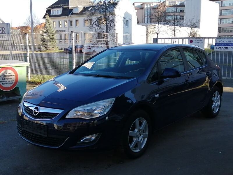 Blau Gebraucht 2011 Opel Astra Selection Limousine | 4.999 € (Fairer Preis) - Bild 1/4