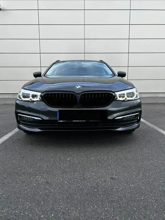 Gebraucht BMW 520 190 PS (139 kW) 2019 Grau Kombi