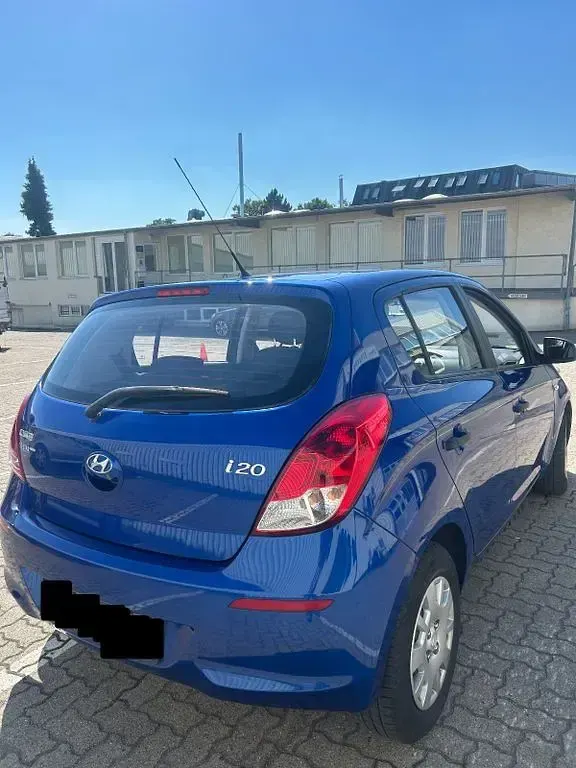 Gebraucht Hyundai i20 Edition 86 PS (63 kW) 2013 Blau Kleinwagen