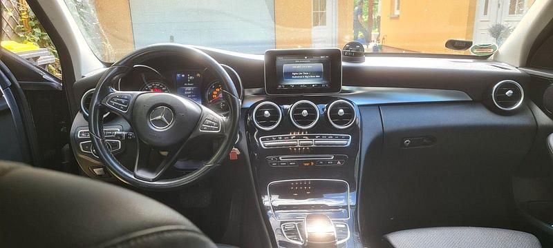 Schwarz Gebraucht 2015 Mercedes 220 Kombi | 11.900 € (Guter Preis) - Bild 1/4