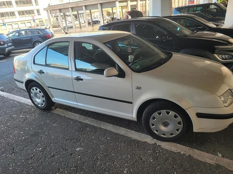 Gebraucht VW Bora 102 PS (75 kW) 2003 Weiß Limousine