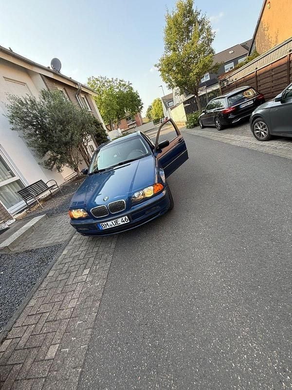 Blau Gebraucht 2000 BMW 318 Limousine | 1.990 € - Bild 1/3