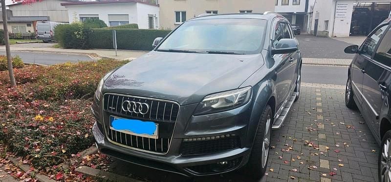 Grau Gebraucht 2010 Audi Q7 SUV | 12.000 € (Guter Preis) - Bild 1/4