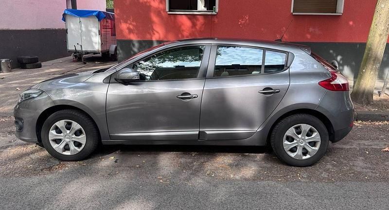 Gebraucht Renault Mégane III 116 PS (85 kW) 2014 Silber Kleinwagen