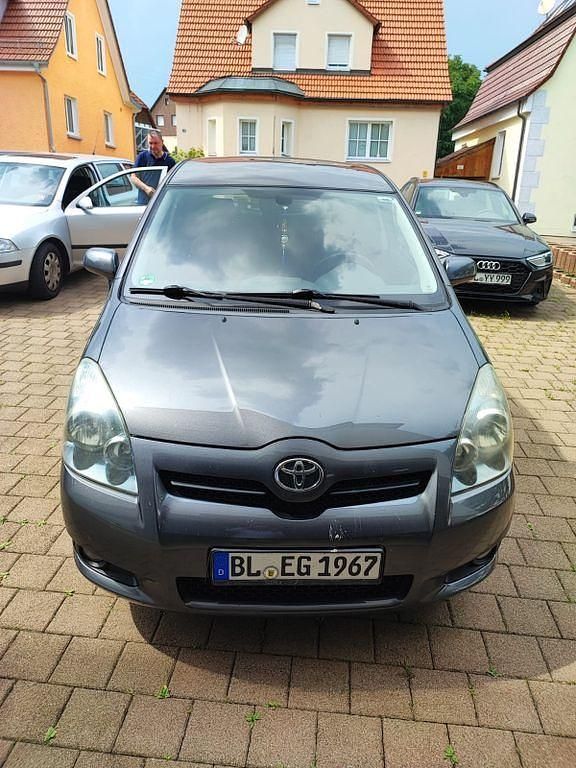 Grau Gebraucht 2008 Toyota Corolla Verso Executive Van / Kleinbus | 2.350 € (Etwas zu teuer) - Bild 1/4