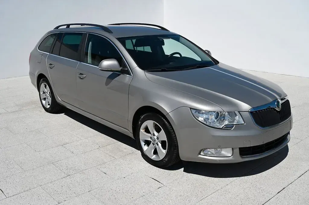 Gebraucht Skoda Superb Ambition 140 PS (102 kW) 2012 Beige Limousine