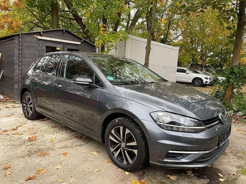 Indiumgrau Gebraucht 2020 VW Golf VIII IQ Drive Kleinwagen | 16.480 € (Guter Preis) - Bild 1/4