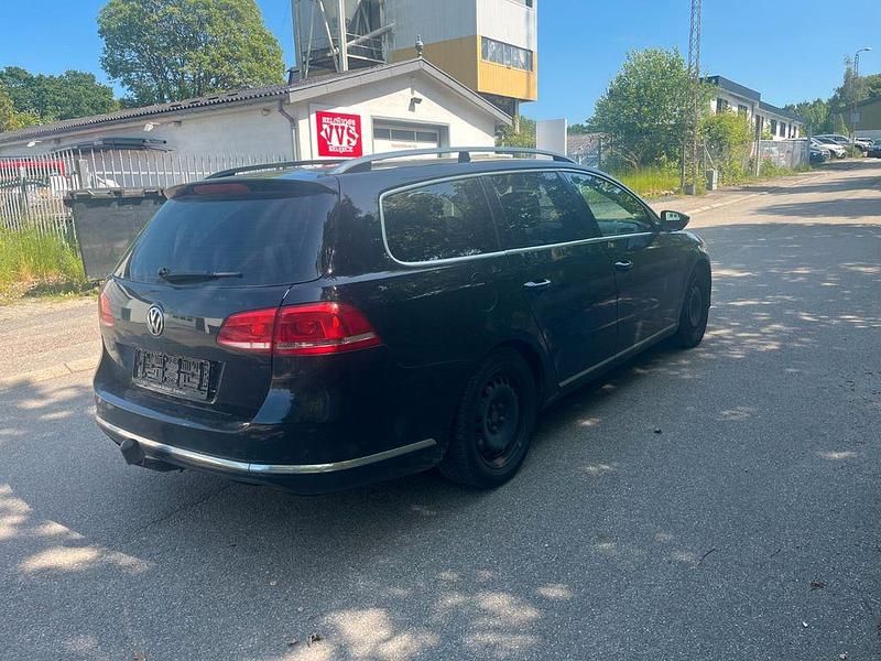 Second-hand VW Passat Highline 211 CP (155 kW) 2012 Negru Break