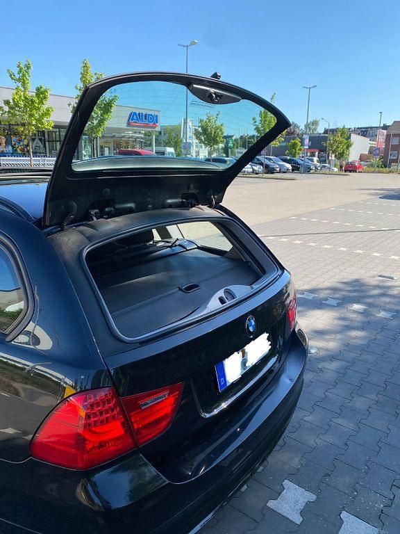 Gebraucht BMW 318 143 PS (105 kW) 2012 Schwarz Kombi