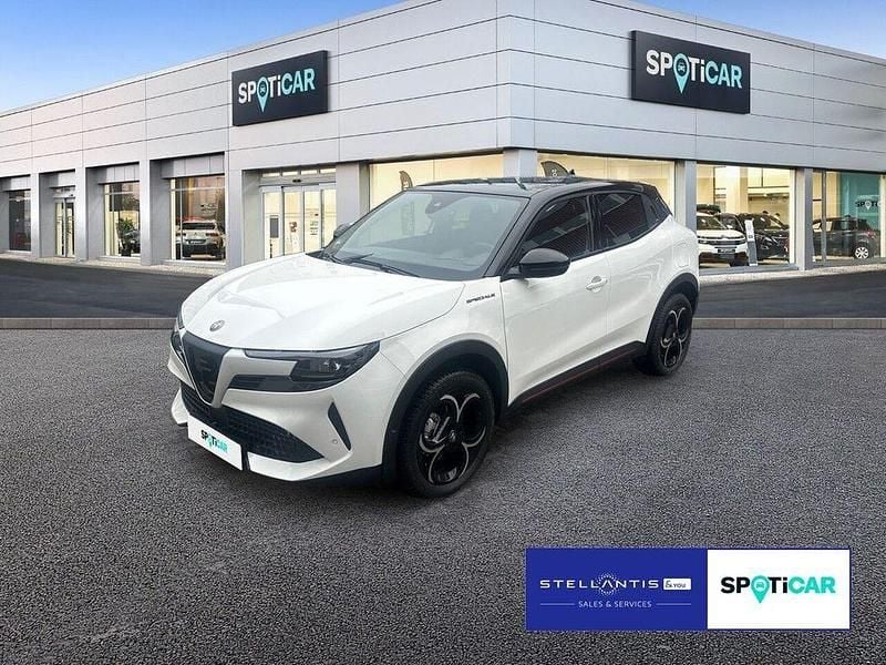 Schwarz Gebraucht 2025 Alfa Romeo GT Junior Edizione Speciale SUV | 30.880 € (Fairer Preis) - Bild 1/4