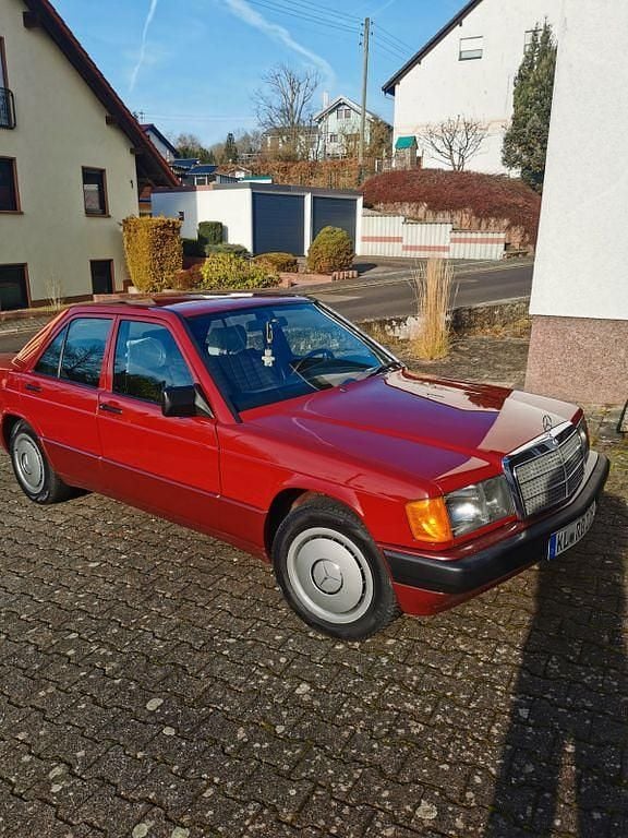Rot Gebraucht 1991 Mercedes 190 Limousine | 10.500 € - Bild 1/4