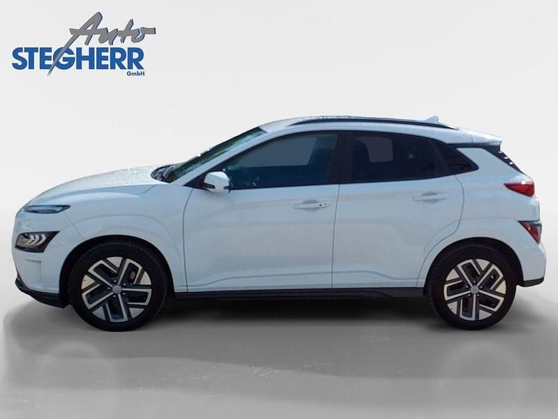 Gebraucht Hyundai Kona Trend 100 kW (136 PS) 2022 Weiß SUV