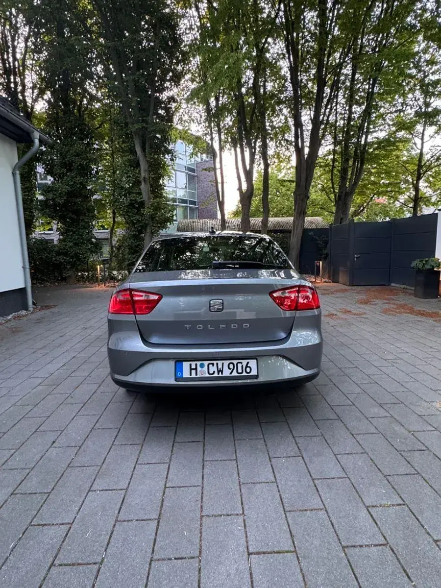 Gebraucht Seat Toledo 105 PS (77 kW) 2013 Silber Kleinwagen