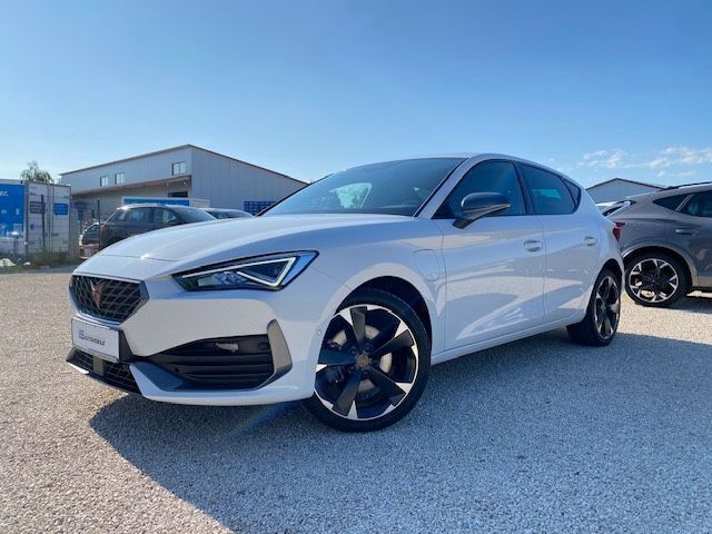 Weiß Gebraucht 2022 Cupra Leon Basis Limousine | 24.749 € (Fairer Preis) - Bild 1/4