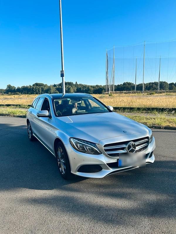 Grau Gebraucht 2015 Mercedes C220 Kombi | 14.250 € (Teuer) - Bild 1/4