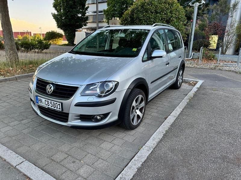 Silber Gebraucht 2008 VW Touran Cross Van / Kleinbus | 6.990 € (Fairer Preis) - Bild 1/4