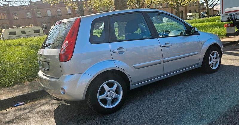 Gebraucht Ford Fiesta 60 PS (44 kW) 2008 Grau Kleinwagen