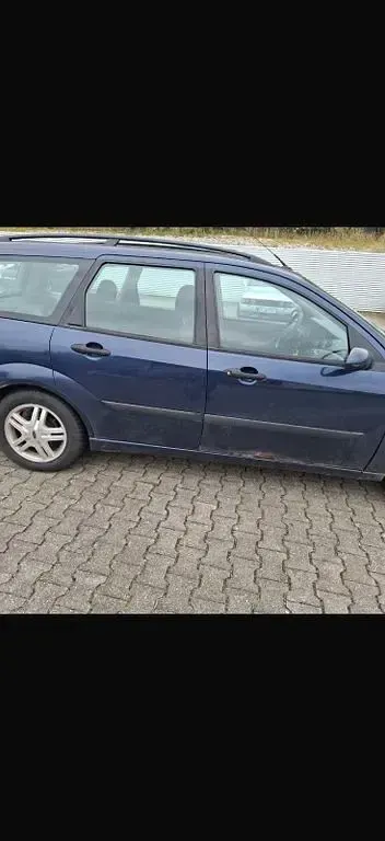 Usado Ford Focus Trend 116 CV (85 kW) 2003 Azul Berlina