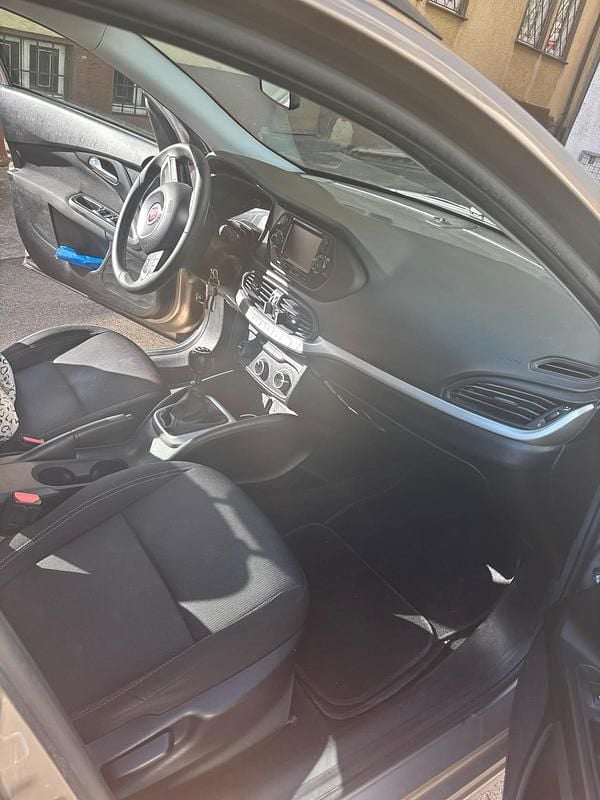 Gebraucht Fiat Tipo 120 PS (88 kW) 2017 Gold Kombi