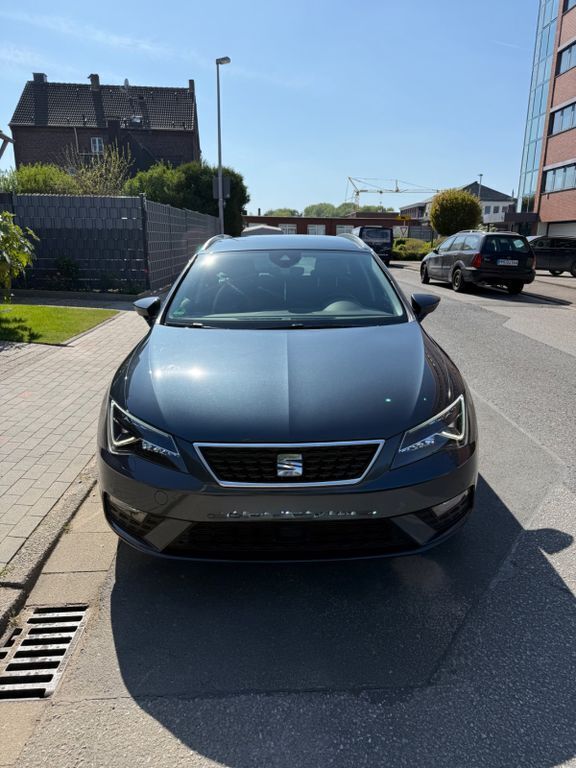 Grün Gebraucht 2019 Seat Leon ST Style Kombi | 11.800 € (Fairer Preis) - Bild 1/4